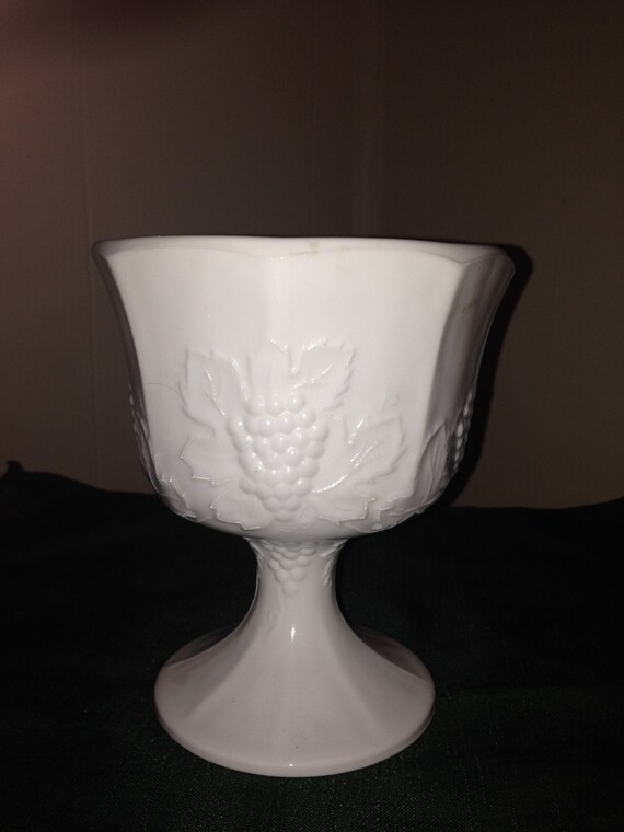 Beautiful White Milk Glass Pedestal Bowl with Grapes by