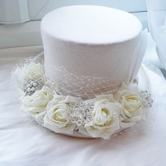 Top hat Ivory veil altertinative bride by BespokeVintageCastle