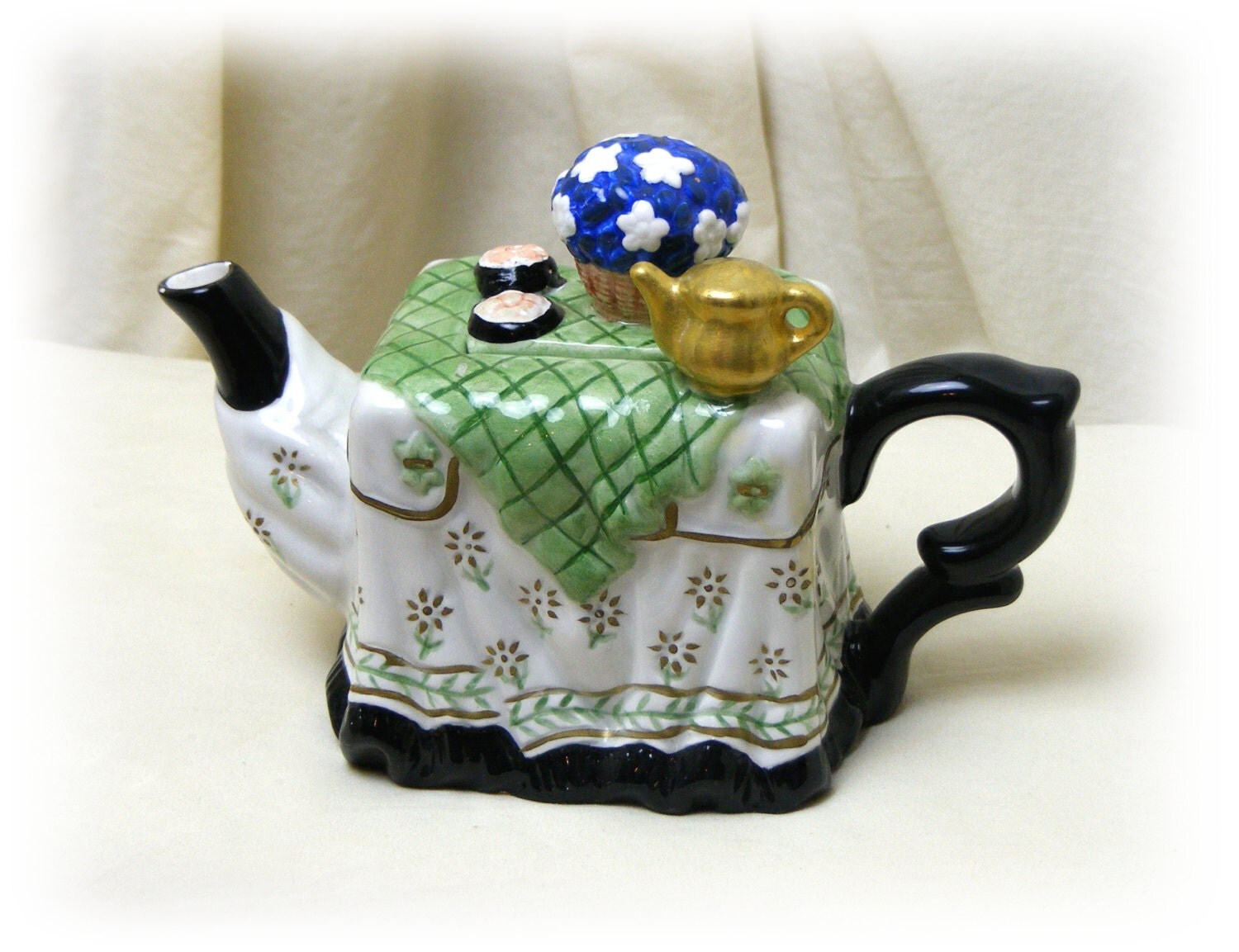 Adorable Little Vintage Teapot