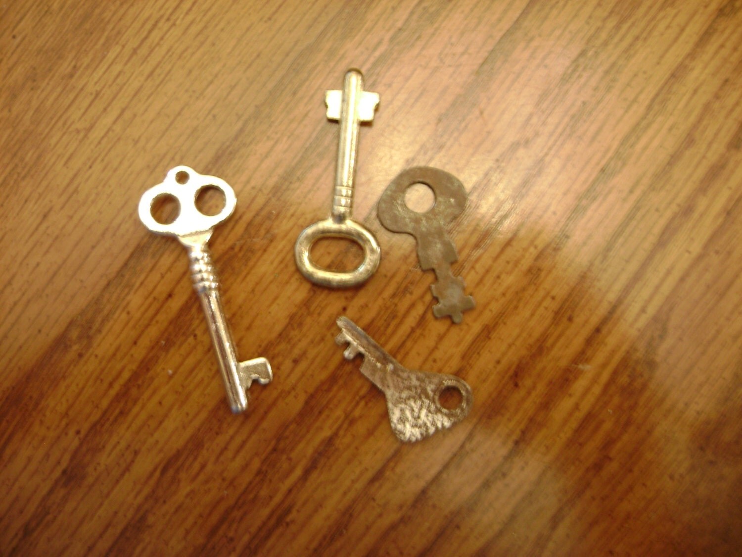 antique set of 4 keys skeleton key jewelry box key furniture