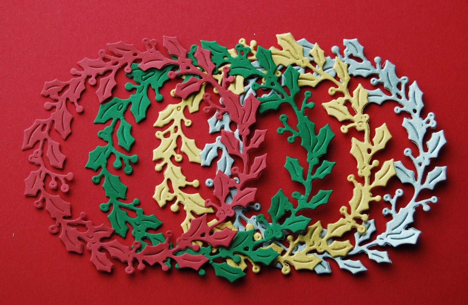 8 Christmas Holly Wreath die cuts by WeAllLoveCrafts on Etsy