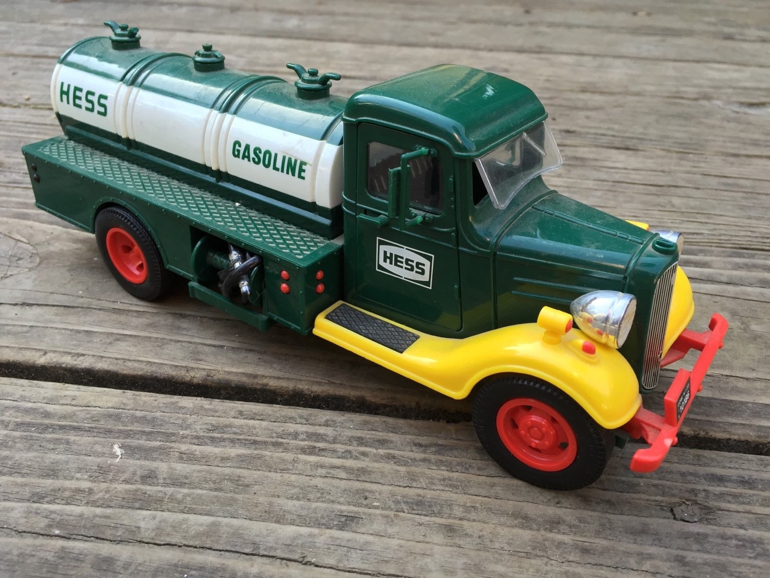 Vintage Light up 1934 Chevrolet Hess Gasoline Truck Toy Coin