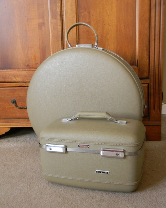 vintage american tourister round luggage