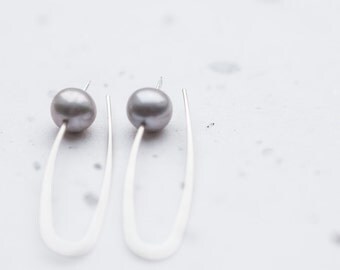Minimal Chic Modern Simple Earrings Sterling Silver Gray Pearls Wedding Bridal Fashion Organic Minimalist design