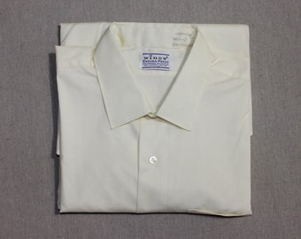 vintage 1960's -Wings- Men's long sleeve shirt. 'New Old Stock'. Pale Yellow Broadcloth - Convertible cuff. Large 16 1/2 x 32
