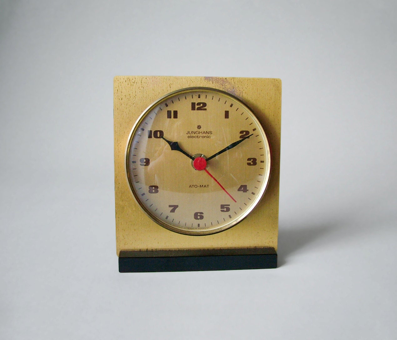 Vintage German Junghans ATOMAT Quartz clock table clock Made