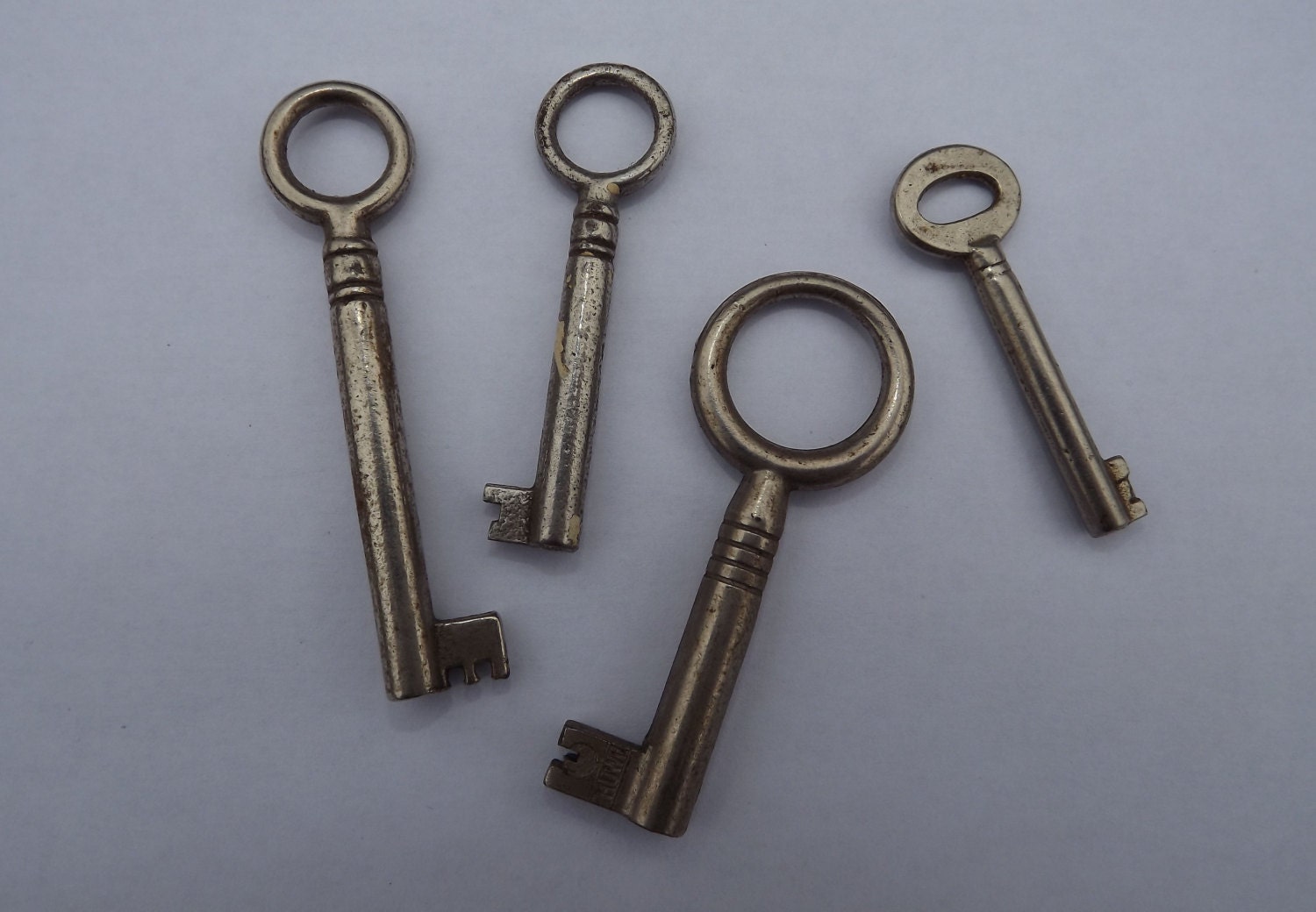 Vintage Keys, Steampunk, Shiny Keys, Home Decor, Key Ring, Steampunk Supplies, Jewellery Project, Old Keys, Small, 4 Keys, ref 17.3a