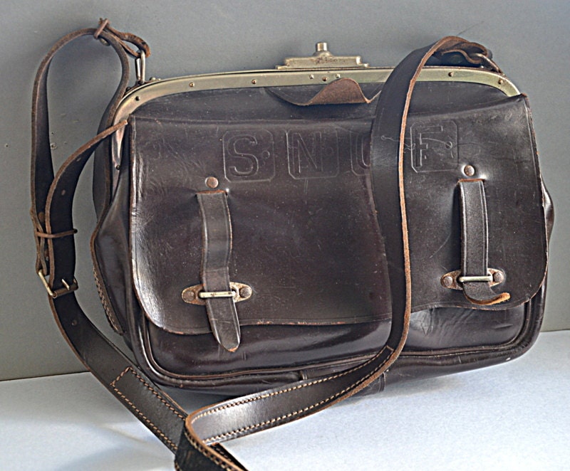 leather bag train controller of the national company of railroads