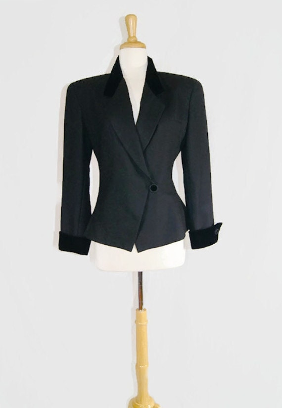 Albert Nipon Suits 1980s Jacket Blazer With Velvet Collar And