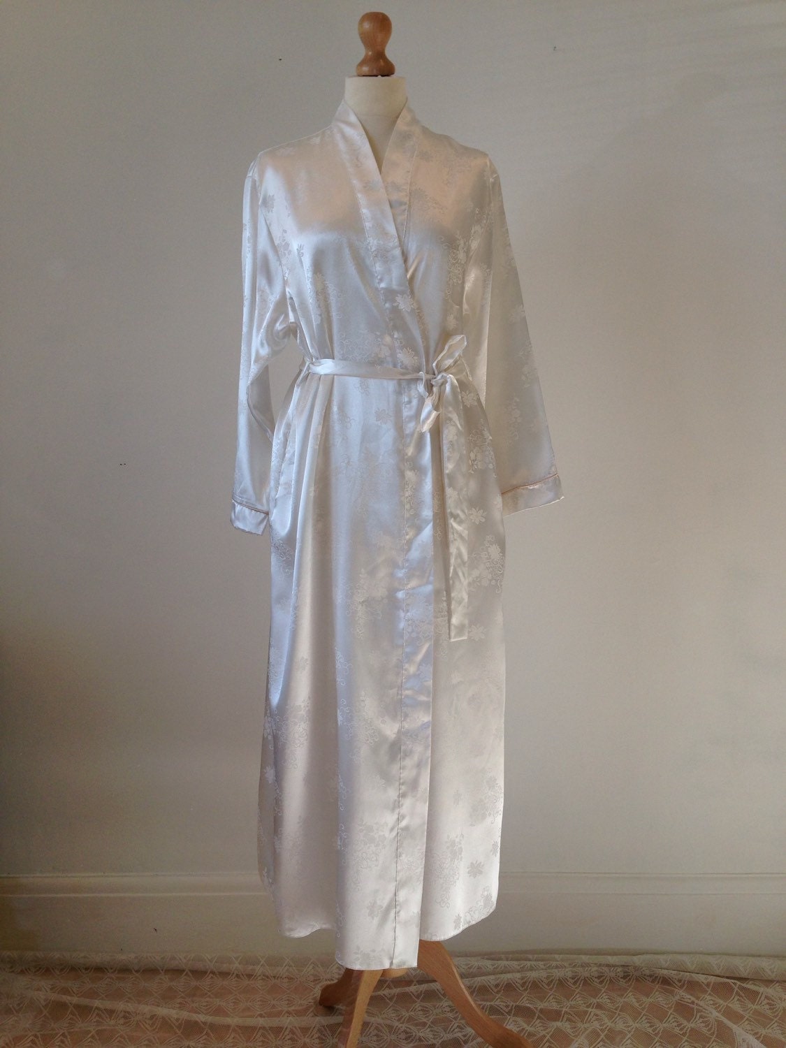 Vintage 80s 1980s Cream Satin Dressing Gown Flower Patterned Sexy ...