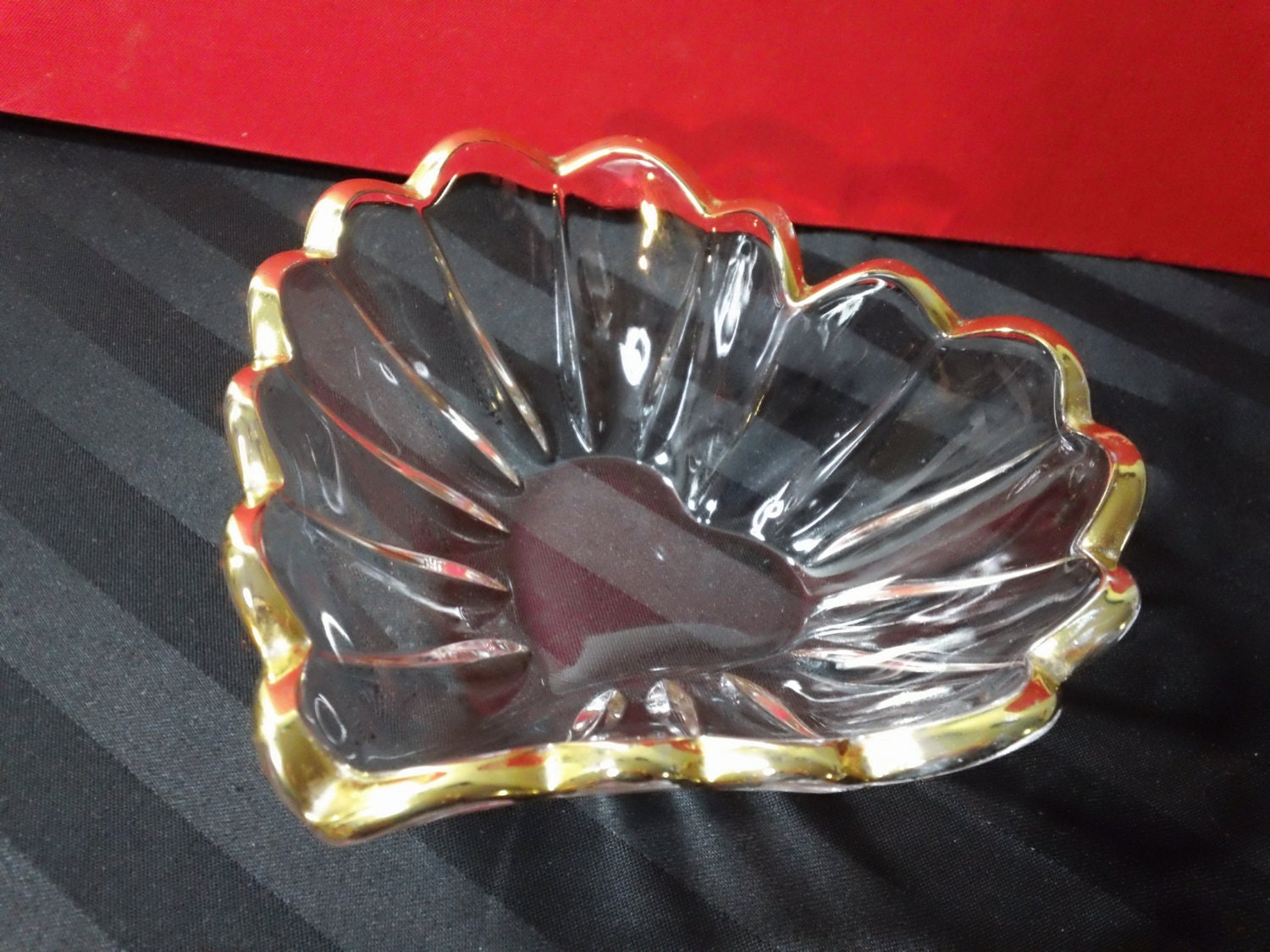 HeartShaped Clear Glass Bowl / Candy Dish with Gold Rim Haute Juice