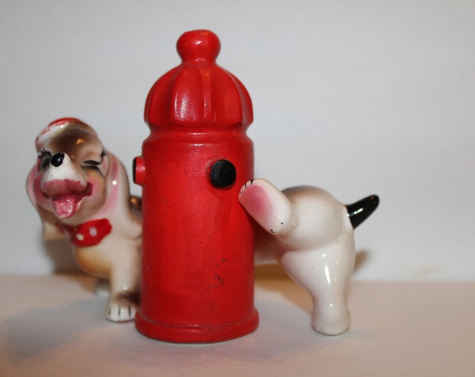 Salt and Pepper Shaker Set Artmark Dog Peeing on Hydrant