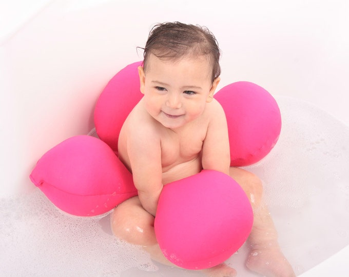Baby remember. Baby bath. play baby bathing.