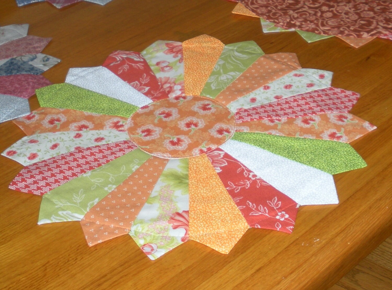 Dresden Plate Table Topper HAFAIR by Pinsnbrushes on Etsy