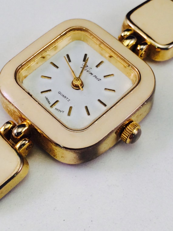 Women's Vienna SWI Cream Gold Tone Retro Quartz Analog
