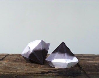 Set of 2: Paperweight, Concrete Diamond, Paperweights, Geometric Sculpture, Jewelry Stand, Modern Beton Diamant, Diamond, Geometric diamond