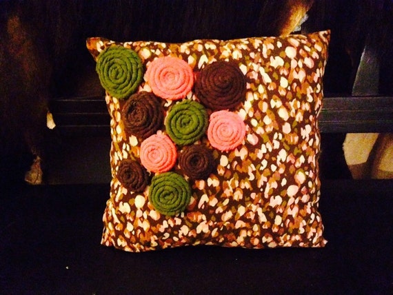 Items similar to Floral throw pillow on Etsy