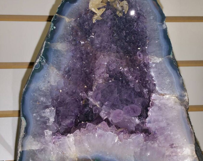 Amethyst Crystal Geode 8 inch tall with Chalcedony Border- Home Decor \ Fung Shui \ Metaphysical \ Chakra Healing \ Chakra Stone \ Reiki