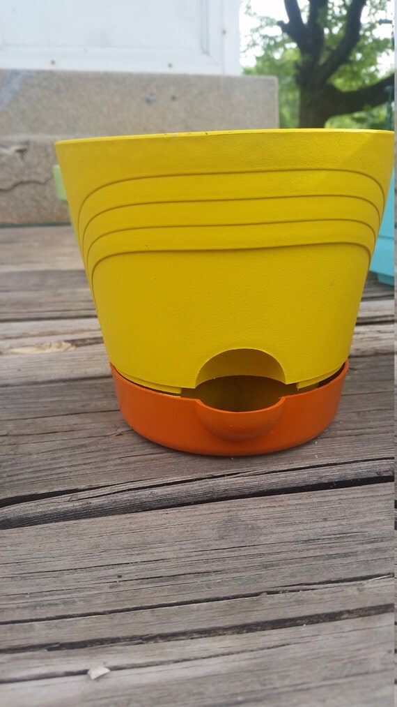 Items similar to upscale flower pot with drainage tray on Etsy