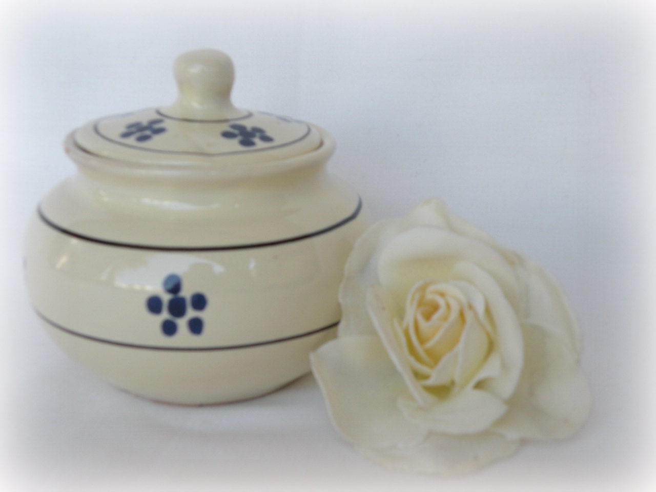 Italian ceramic sugar bowl. Sugar Bowl Made in Italy. Vintage sand sugar bowl with little blue