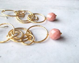 aretes largos, aretes de oro mates, colores pastel, turquesa, pálida rosa, oro joyería, pendientes oro mate, hecho a mano, plata de ley