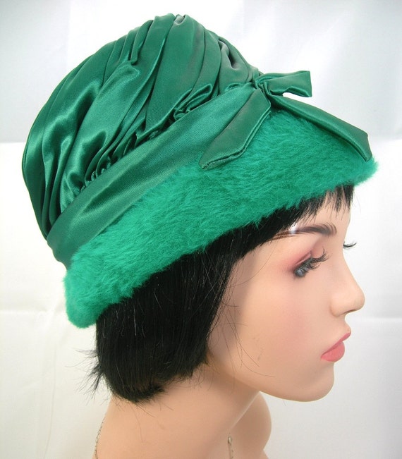 Woman's Green Bucket Hat Green Satin and Plush Size
