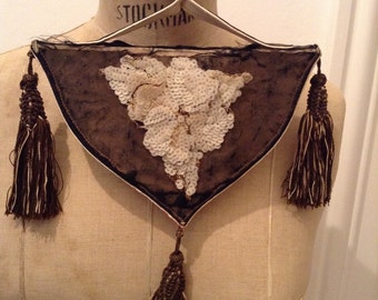 Pouch beaded purse Bourse perles brodées petit sac parisien noir 1880? 1920? Miroir boudoir pompons minaudière french vintage mirror