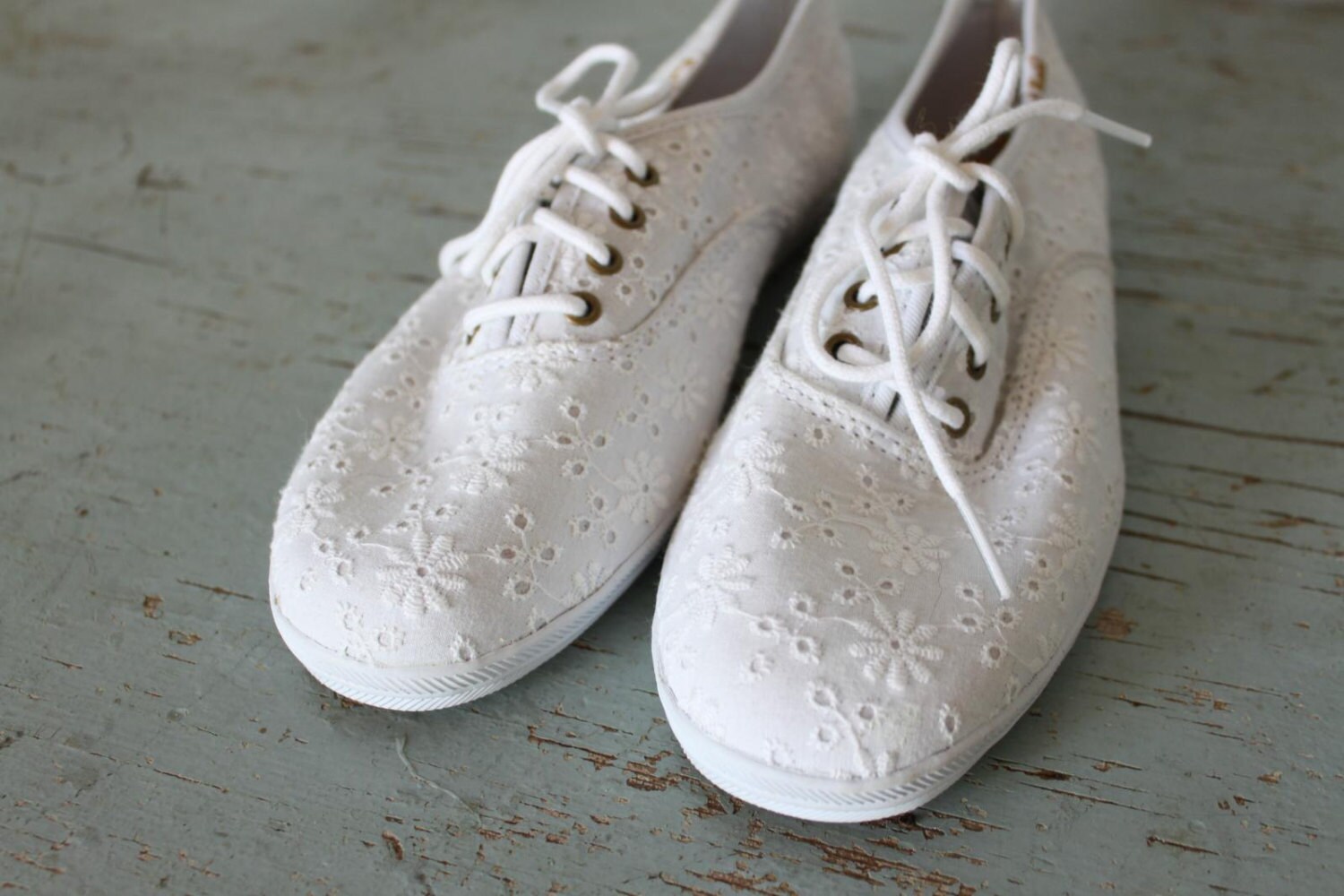 vintage EYELET LACE Keds tennis shoes / lacey sneakers size 7