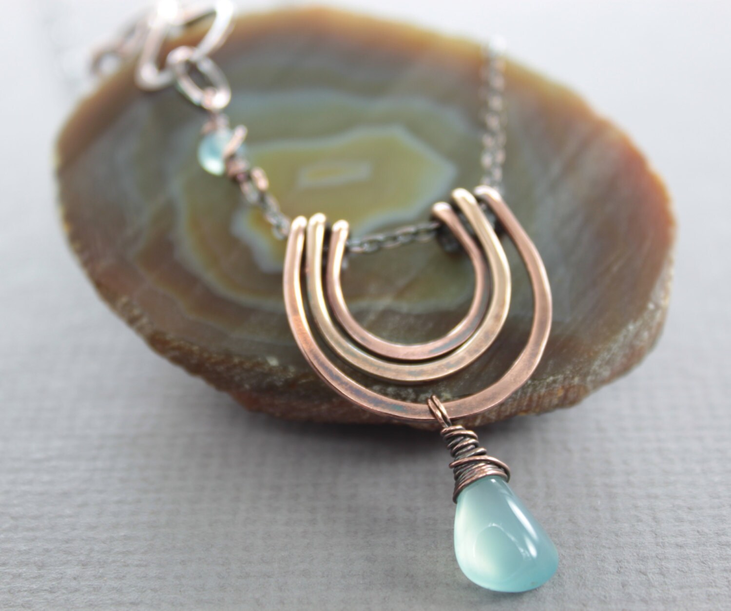 Horseshoe mix metal necklace with hand arches and pale