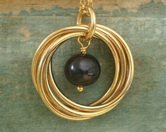 50th birthday gift, black pearl necklace gold, 5 interlocking rings necklace for sisters, June birthstone necklace - Lilia