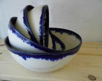 Porcelain nesting bowl set