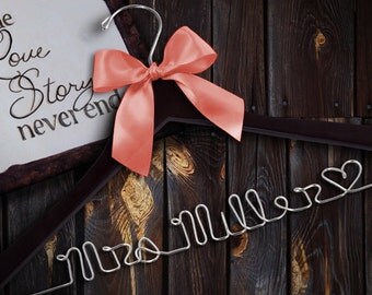 Wedding Hanger, Bride Wire Hanger, Personalized Bridal Hanger / Bride / Wedding Hanger /Bridal Gift / bridal party Gifts / wire hanger