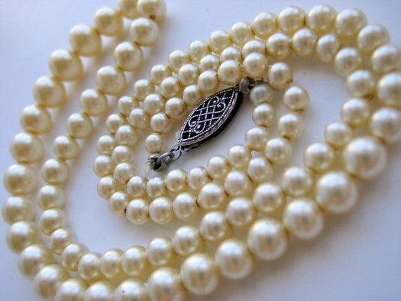 Vintage Graduated Pearl Necklace Single Strand by VintageRenude