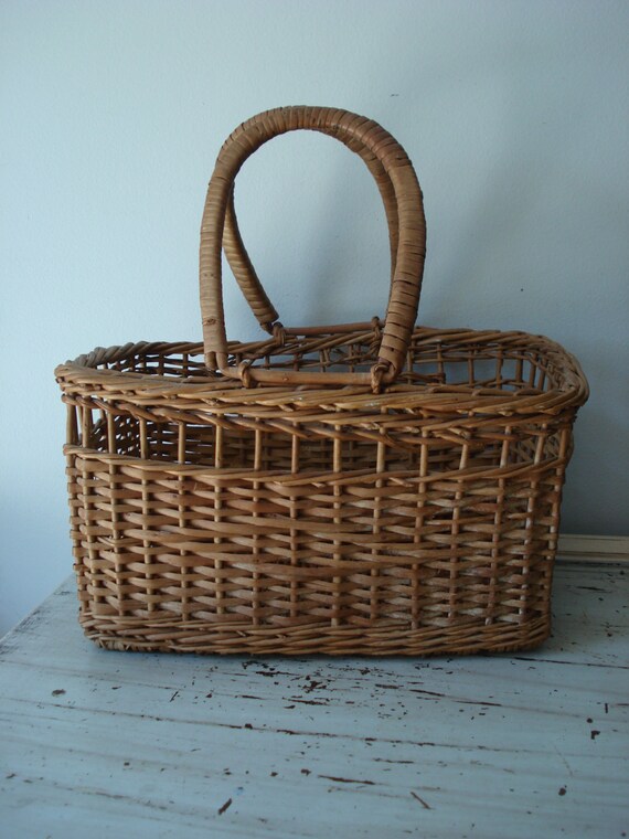 vintage French wicker basket/gathering basket/French market