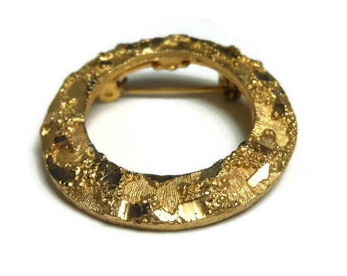 FREE SHIPPING Mamselle circle brooch 1960s brutalist gold plated textured eternity pin