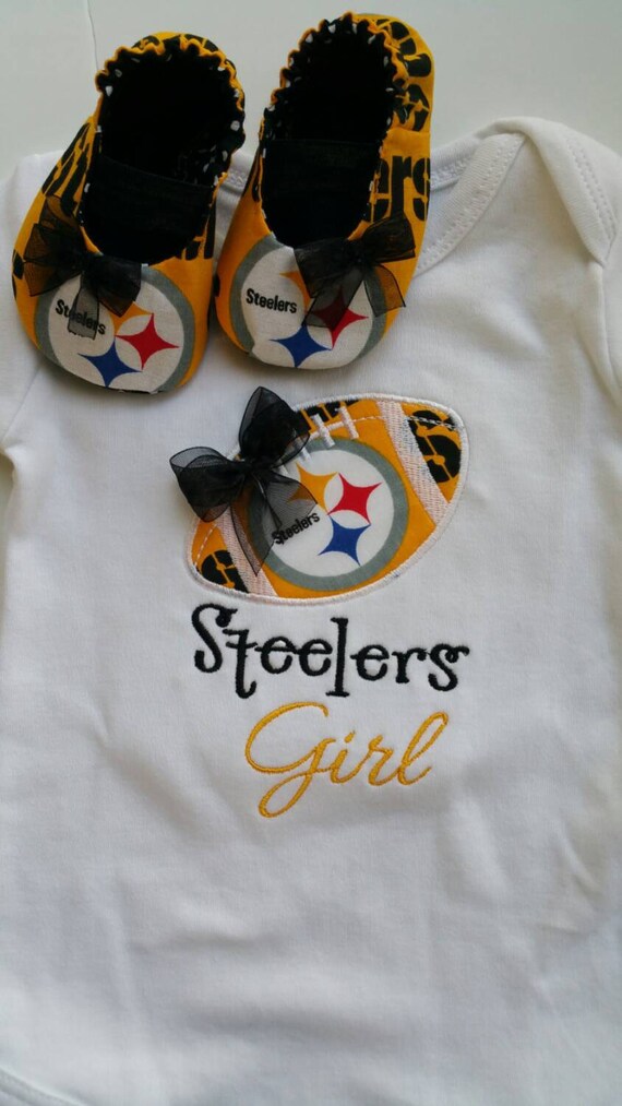 Pittsburgh Steelers Inspired Baby shirt and booties by saluna