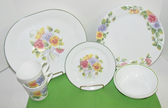 Vintage Corelle 'Pansy' Dinnerware Summer Blush by GrammysGoodys