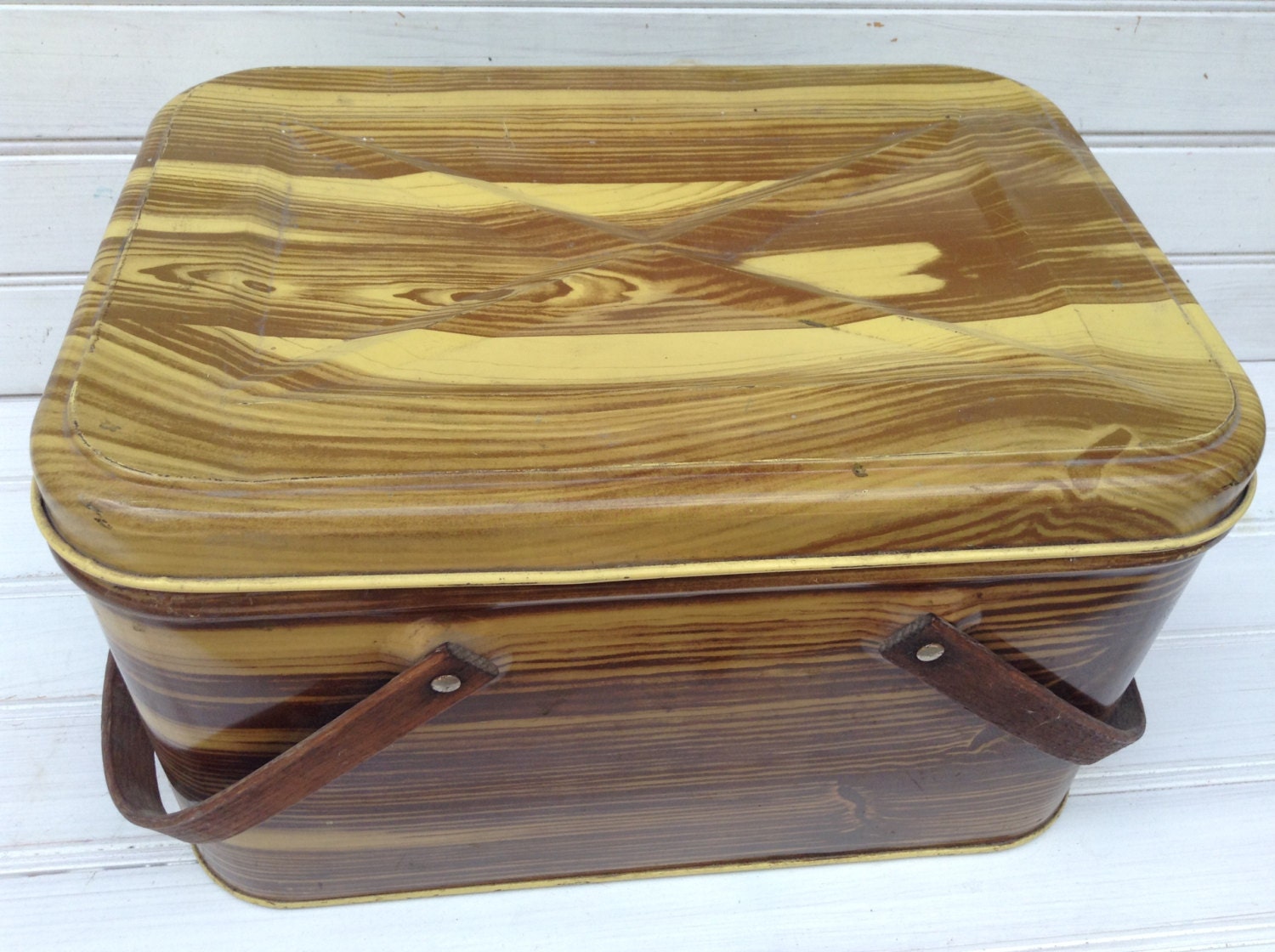 Vintage Metal Picnic Basket Faux Wood Grain Picnic Hamper Wooden Handles Storage Tin (CB10