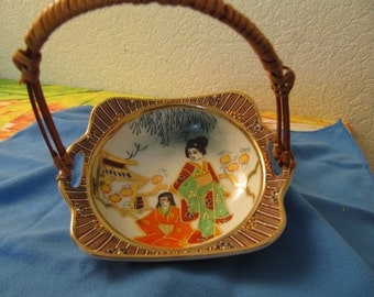 Bowl with handle and chinesichem print