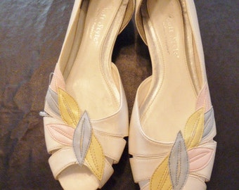 SALE awesome Hush Puppies circa 1980s peep toe flats with feathers size 8 never worn
