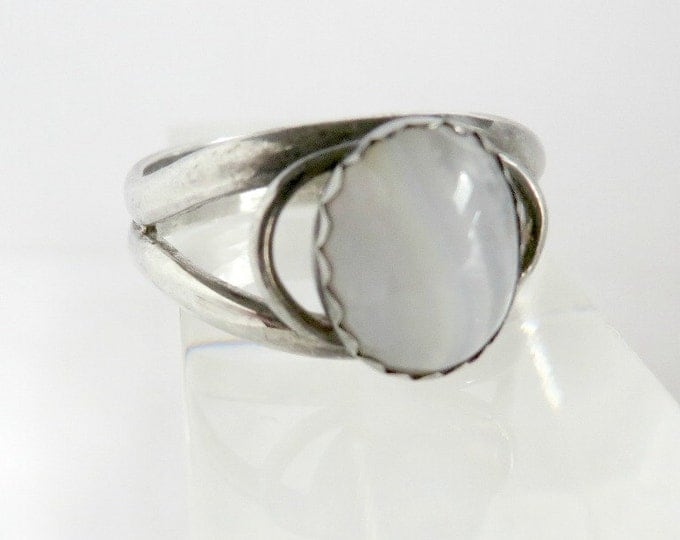 ON SALE! White Cat's Eye Ring, Vintage Sterling Silver Cat Eye Ring, Size 7.5