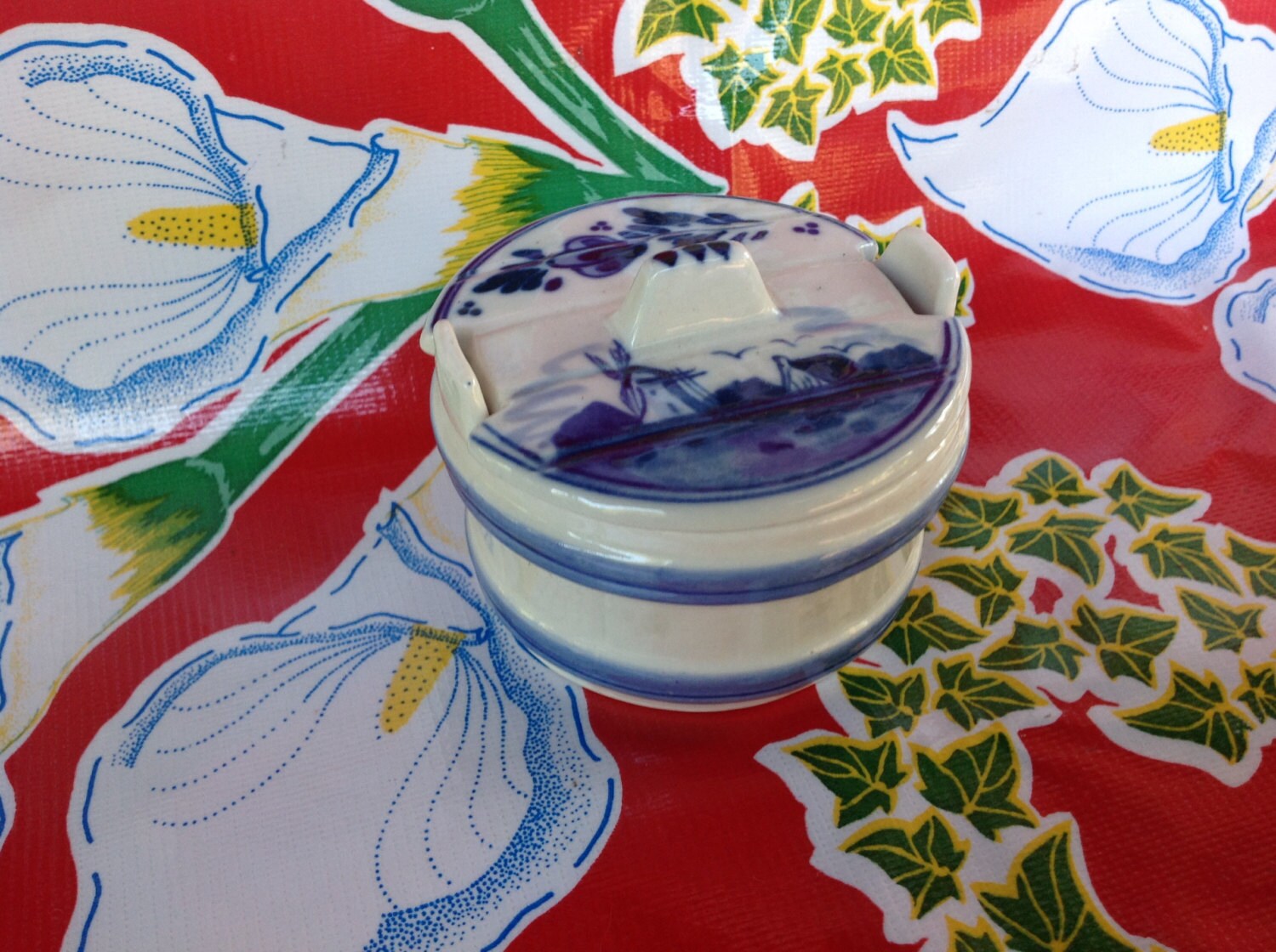 Vintage ceramic Delfts Blue hand painted lidded barrel shaped container