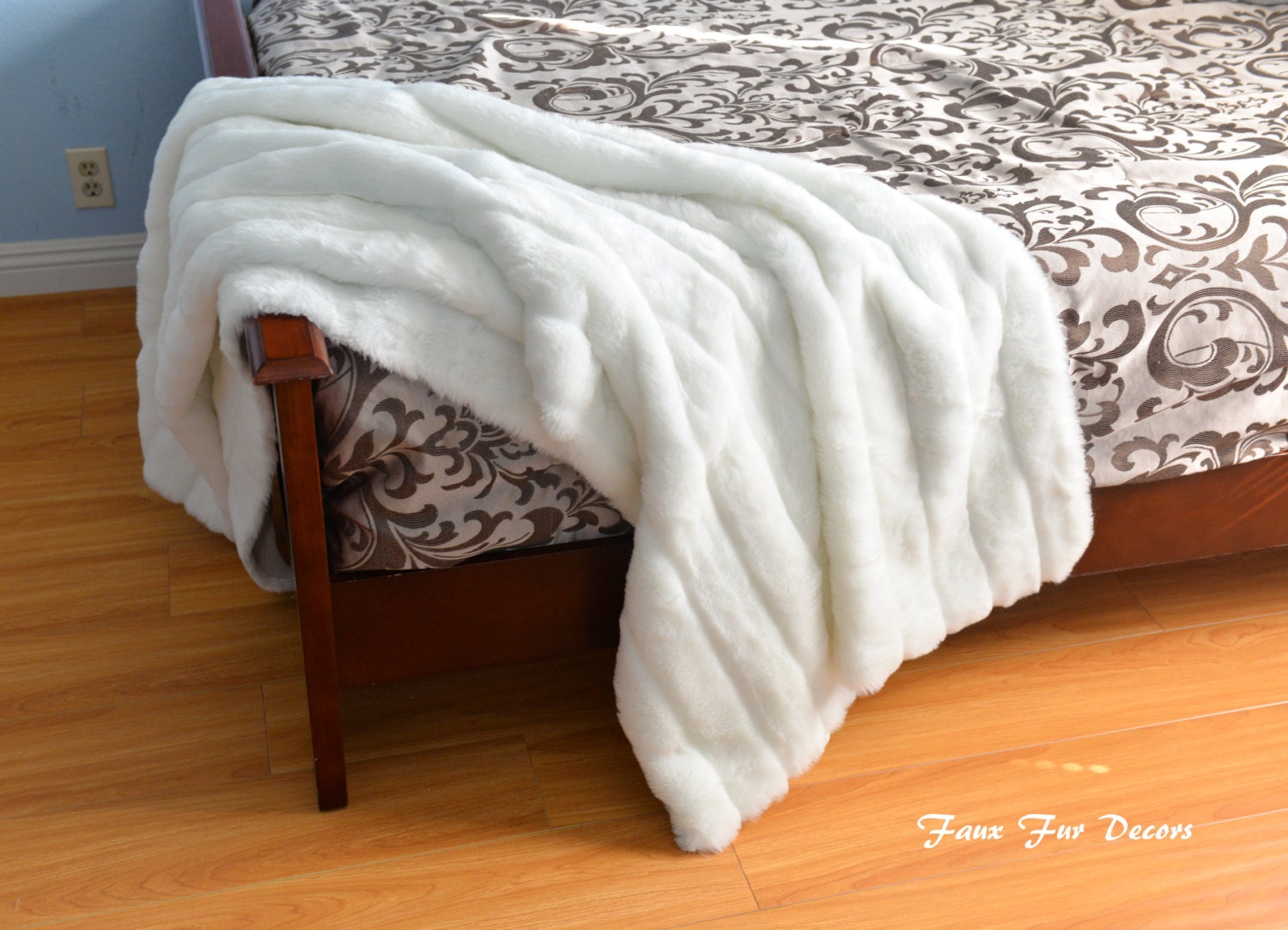 Clearance Memorial Day Promo Faux fur throws white by PlushFurever