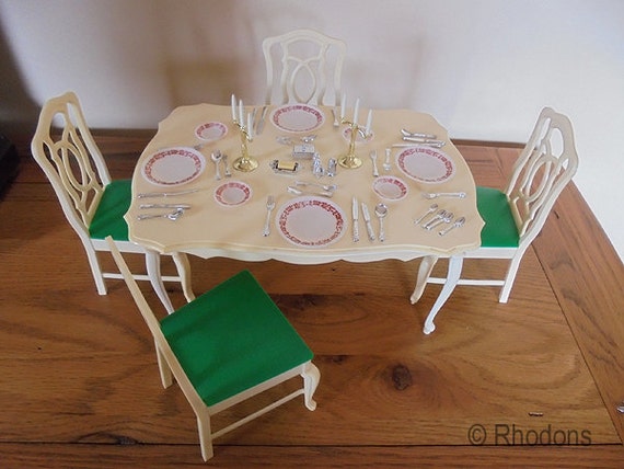 sindy dining table and chairs