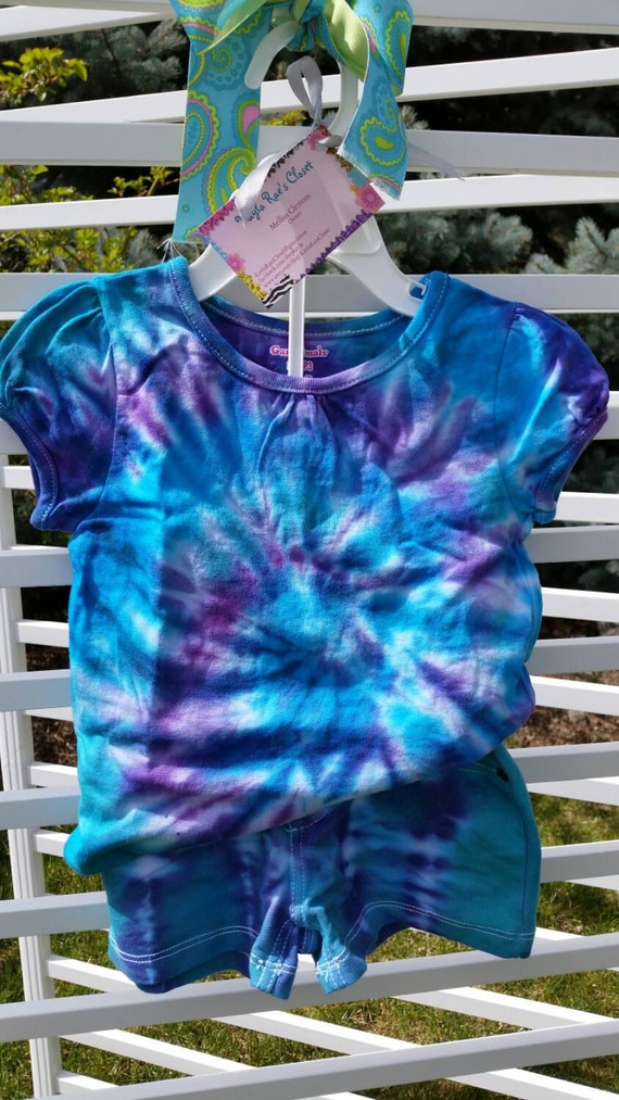 tie dye tshirt and shorts