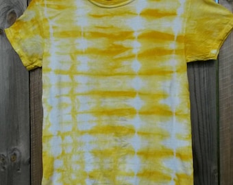 dye a shirt yellow