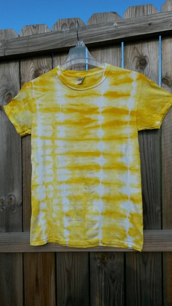 dye a shirt yellow