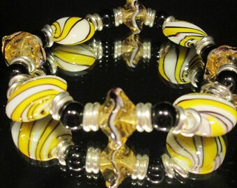 Beautiful yellow and black stretch bracelet