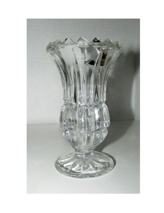 Kristal Zajecar 24 Percent Lead Crystal Tulip Footed Bud Vase