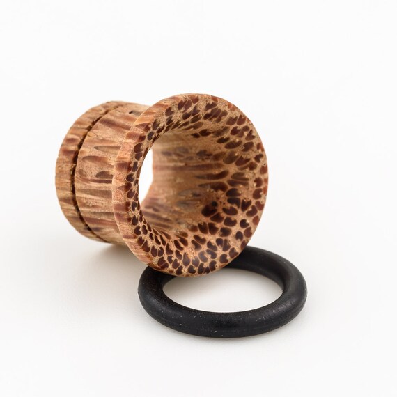 Flair 8mm0g ear tunnel. 0g tunnel. ear gauges. 8mm tunnel.